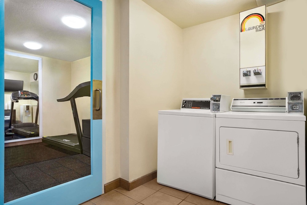 Belmont Inn Suites 50/50
