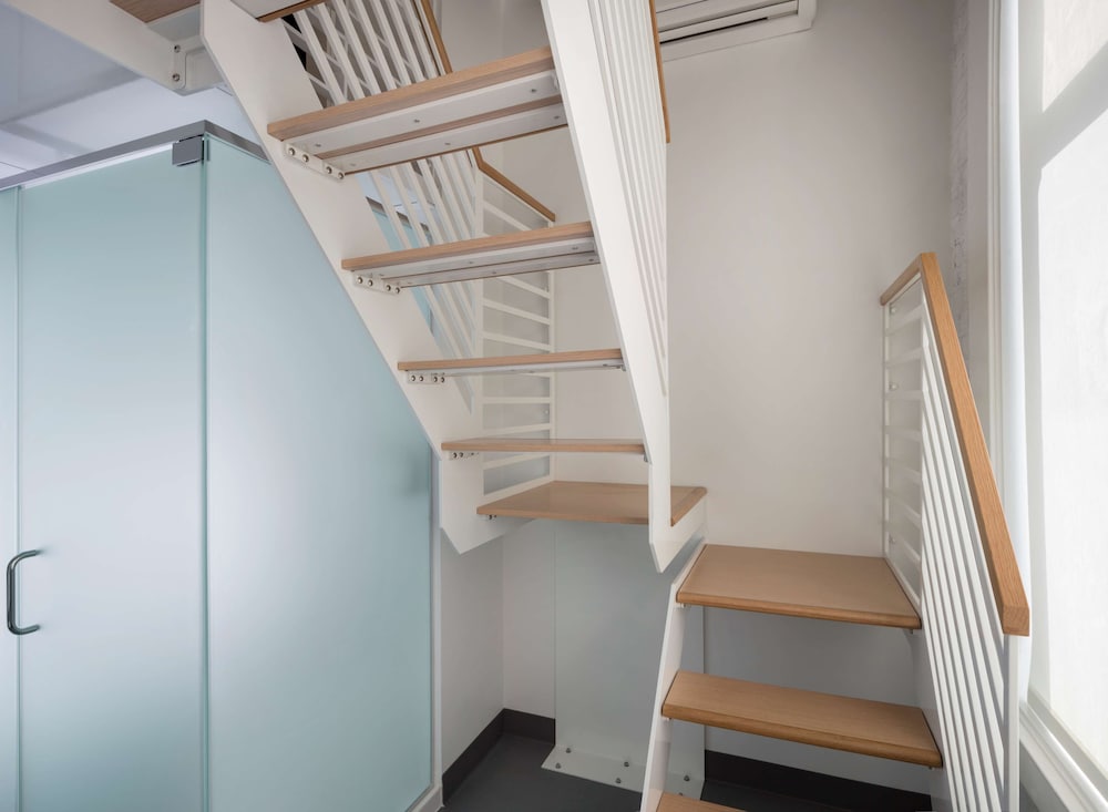 YOTEL San Francisco, Select by Hilton 23/76