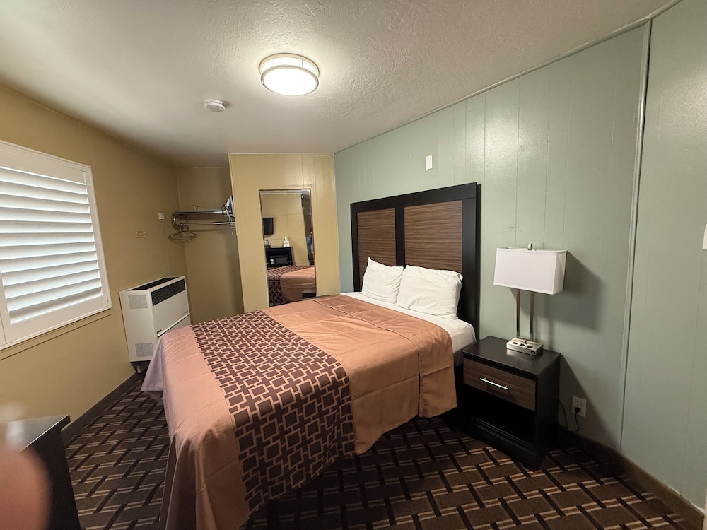 Pinewood Inn 39/55