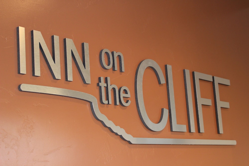 Inn on the Cliff 25/45