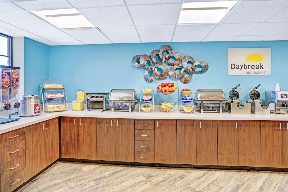 Days Inn and Suites by Wyndham Page Lake Powell 23/31
