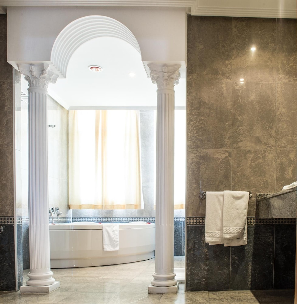 Hotel Triana 44/46