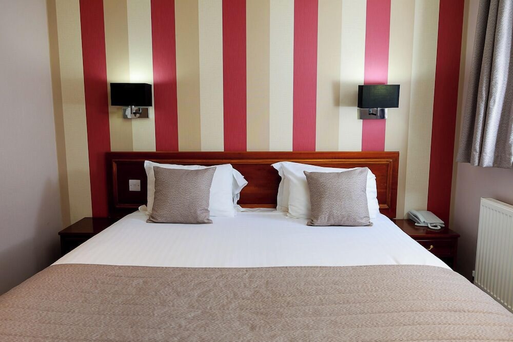 The Victoria Hotel 4/53
