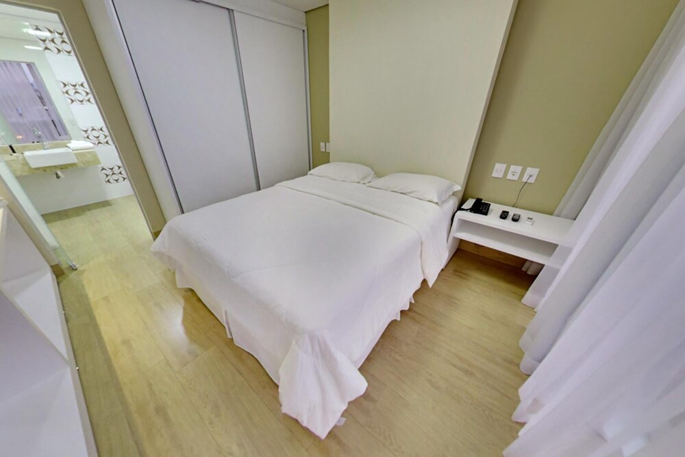 SELECT HOTEL 20/48