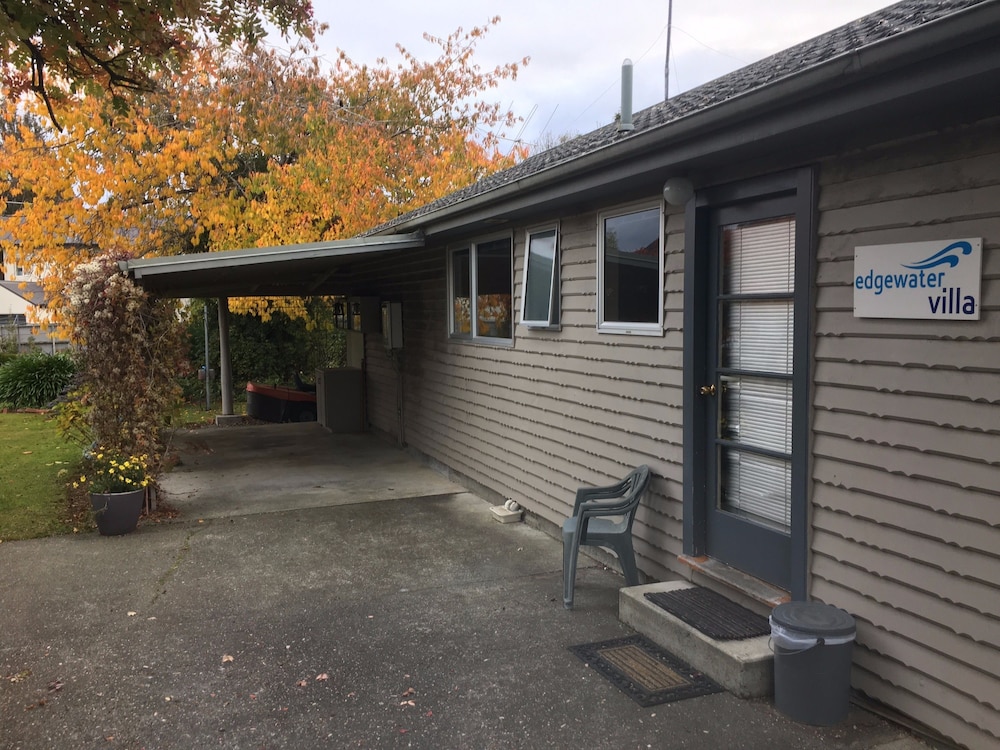 Edgewater Motel 63/71