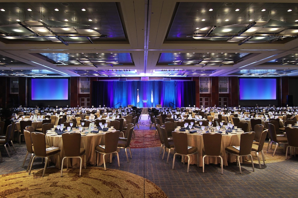 Hyatt Regency Chicago 58/66