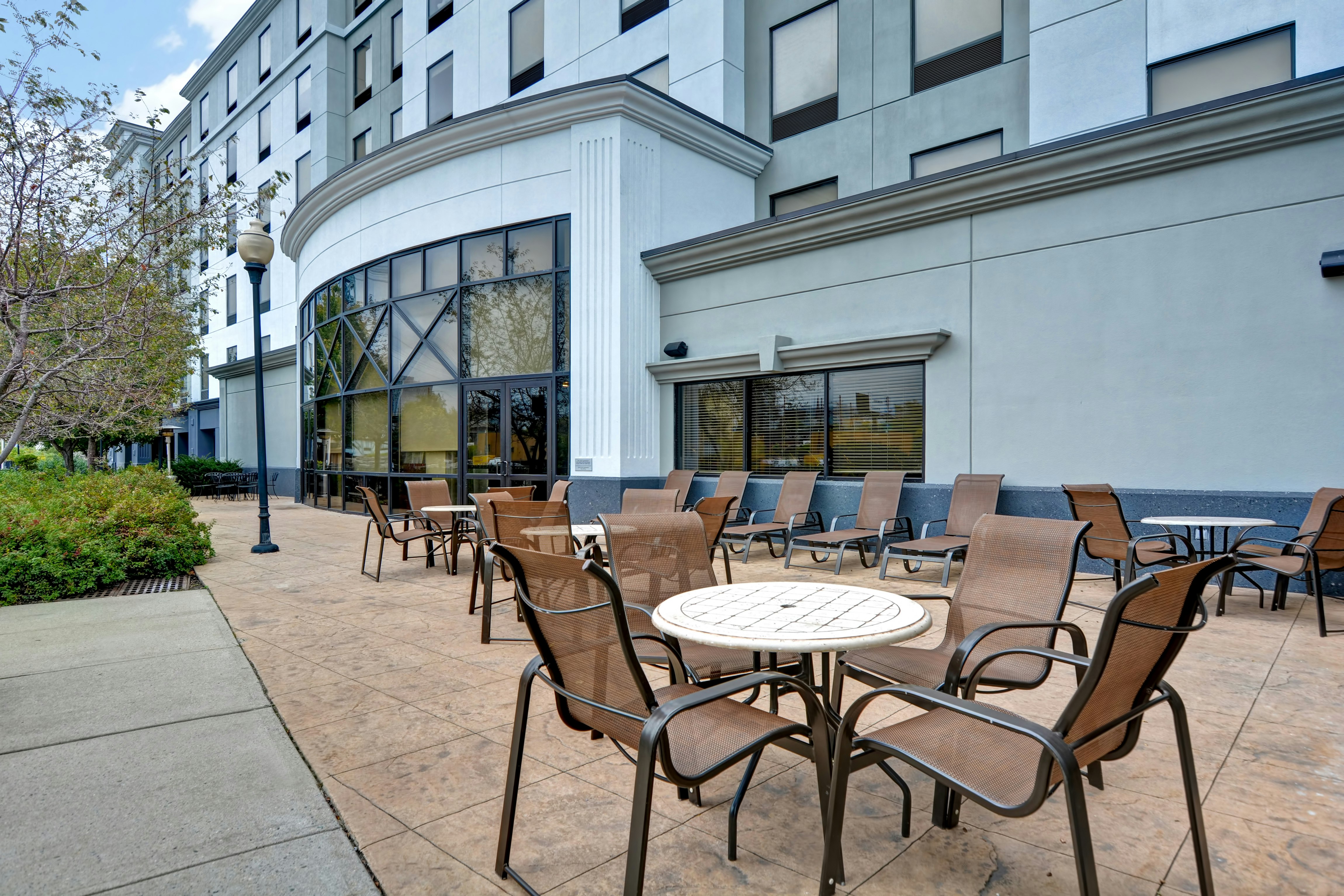 Hampton Inn Suites Newark Harrison Riverwalk 34/60