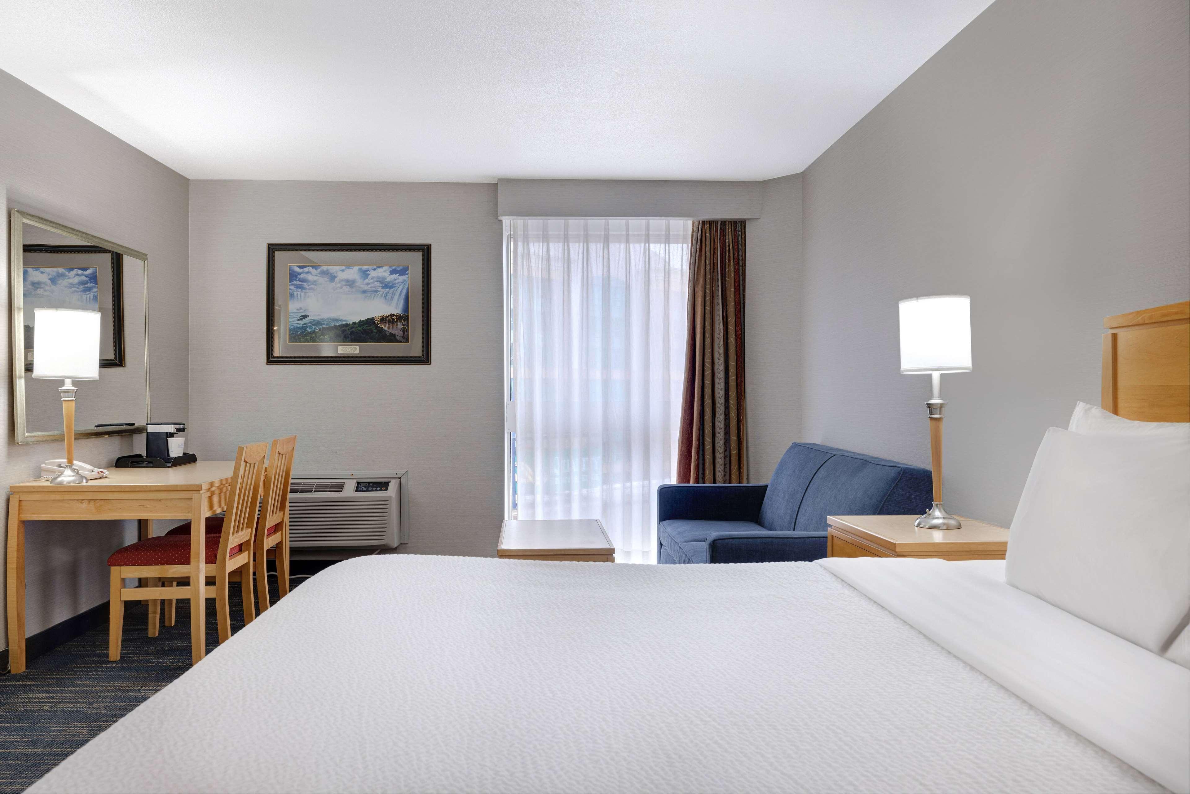 ROOM, KING BED, ACCESSIBLE