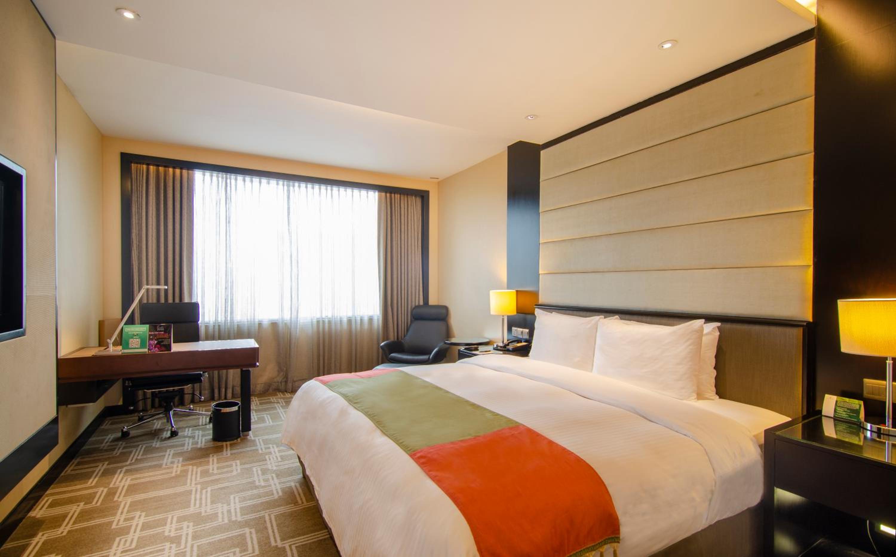 Pacific, King Bed