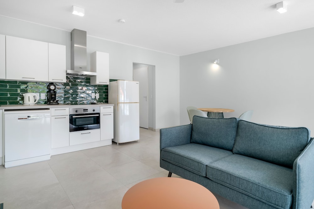 Sonesta Hotels & Resorts Livingstone Curacao 52/70