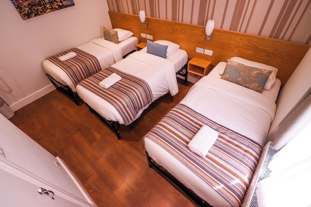 ROOM, TRIPLE