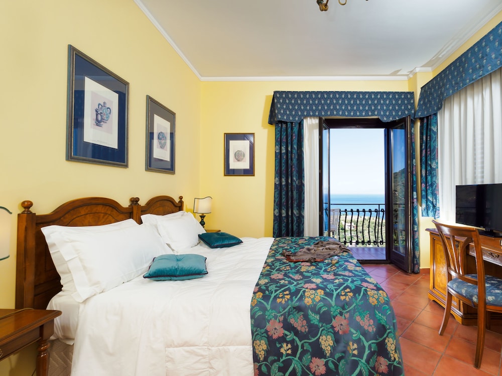 SUPERIOR, DOUBLE OR TWIN BED, SEA VIEW