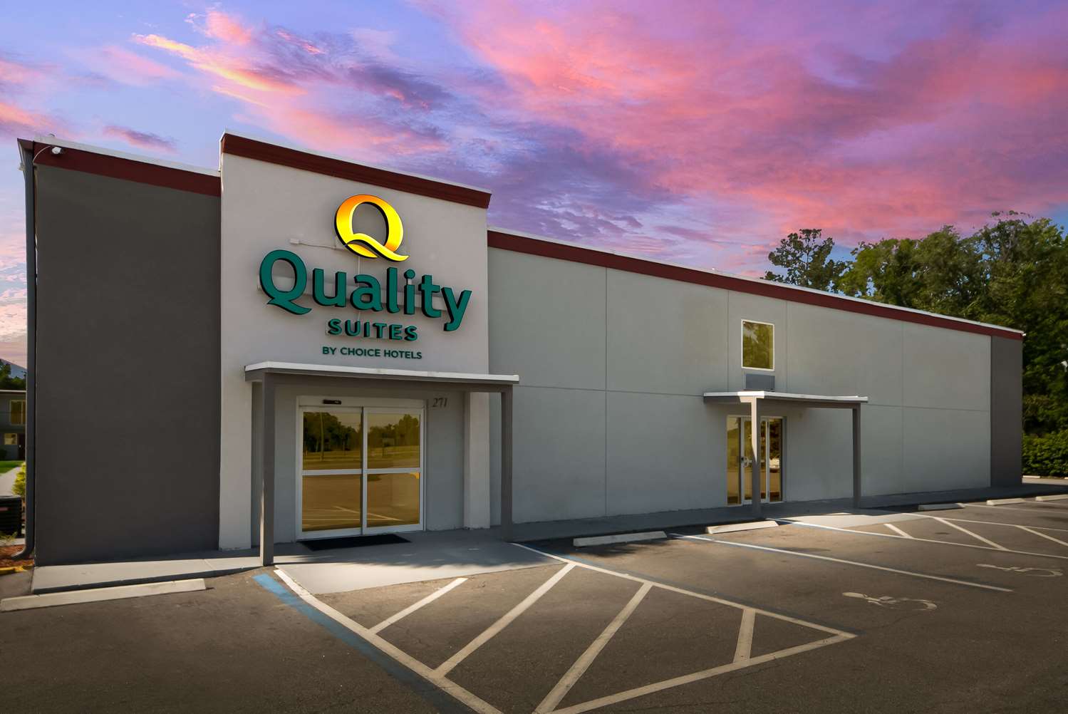 Quality Suites Wildwood The Villages 13/17