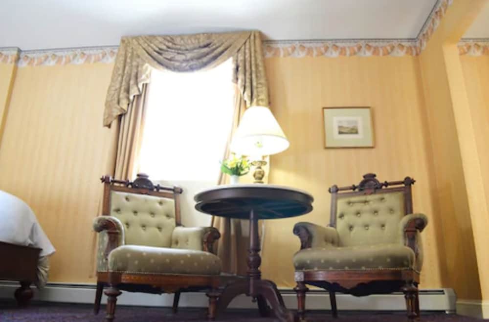 The Inn at Saratoga 40/53