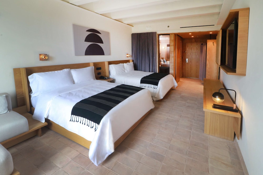 Room, 2 Queen Beds, Balcony