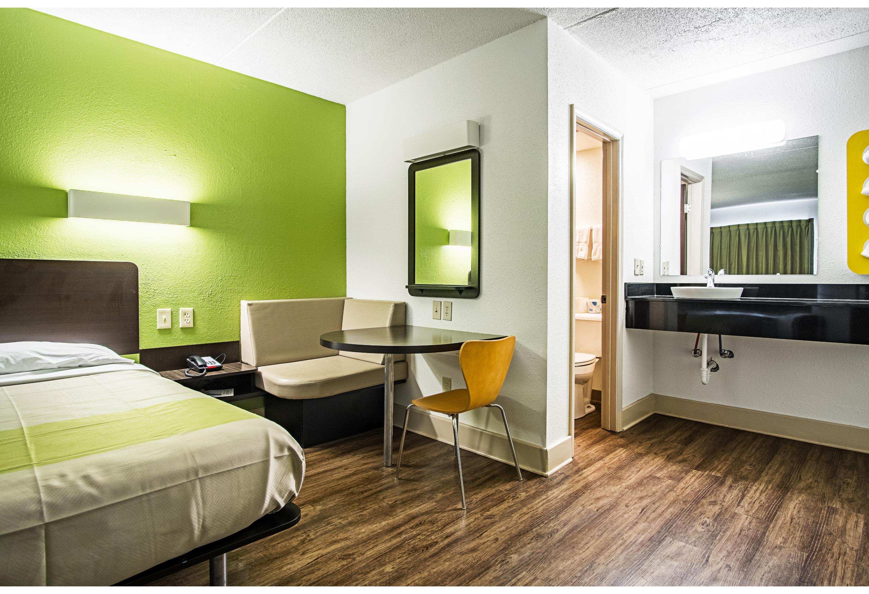 غرفة بسرير كينج، Motel6 Manchester, TN 3/4