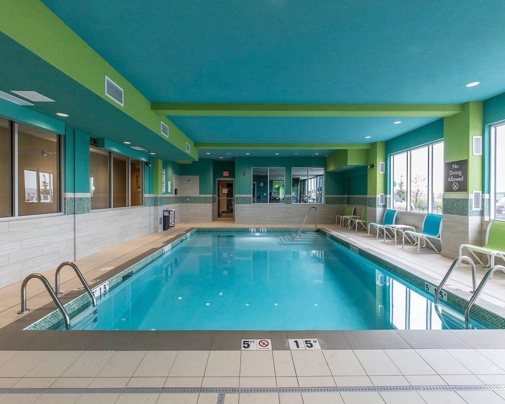 Comfort Inn & Suites Calgary Airport North photo3
