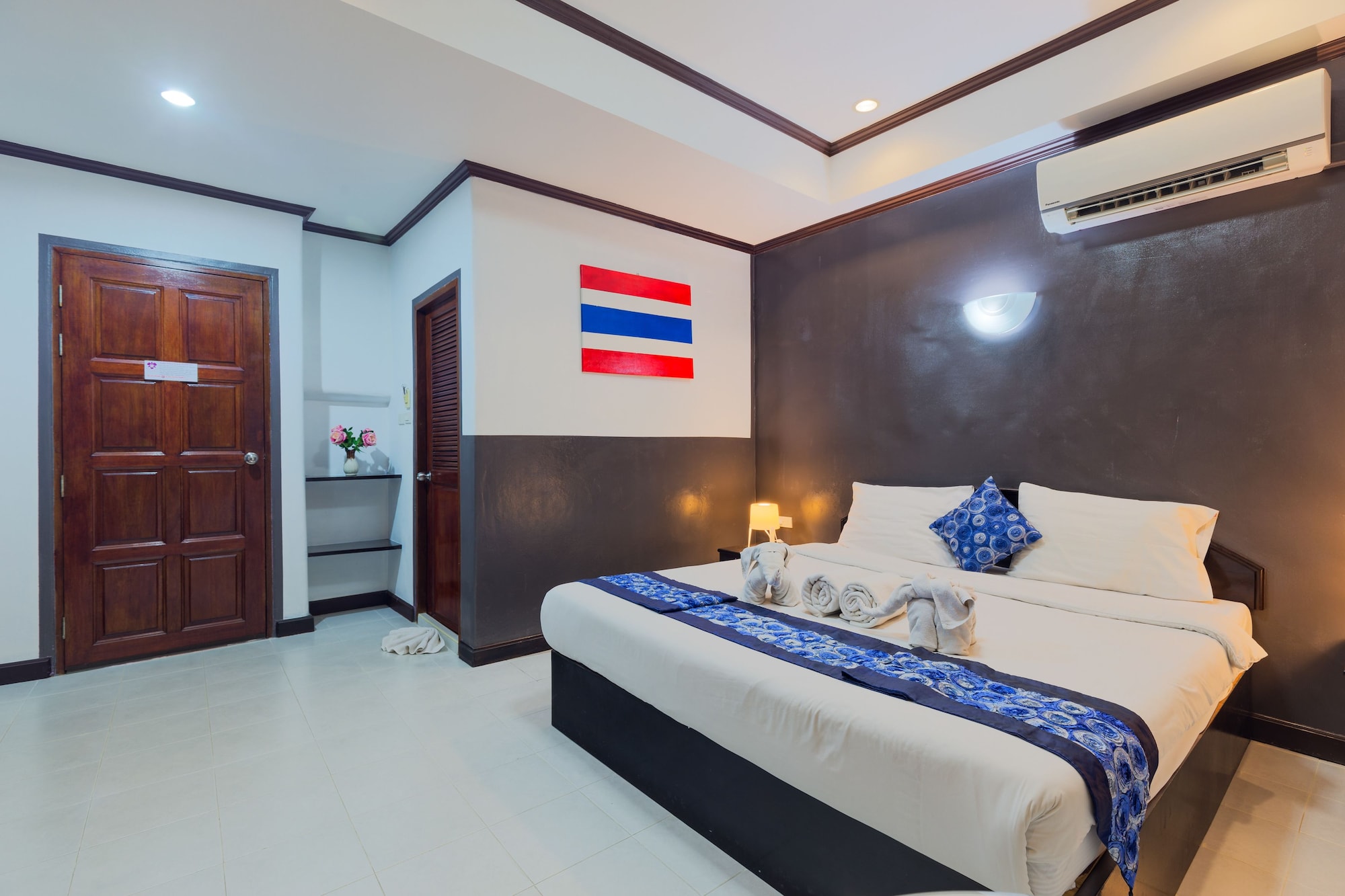 DELUXE, DOUBLE BED