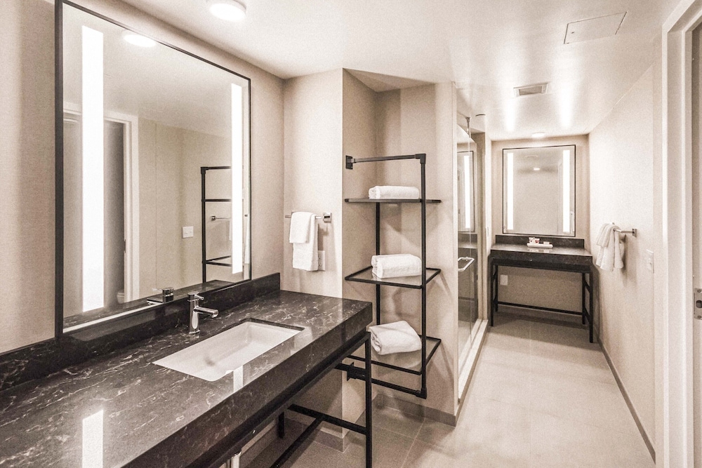 Romulus, Luxury, 2 Queen Beds، Caesars Republic Lake Tahoe 8/10