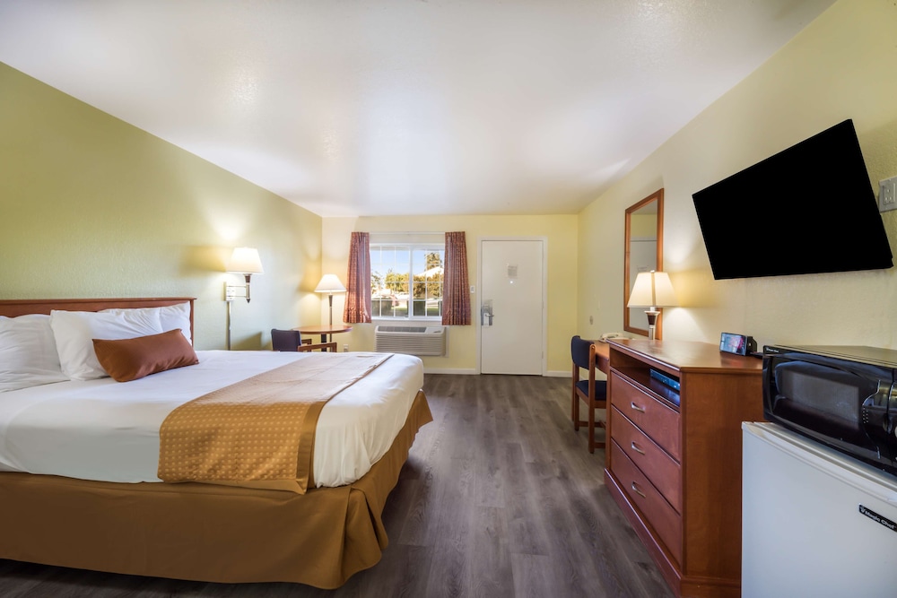 ROOM, QUEEN BED