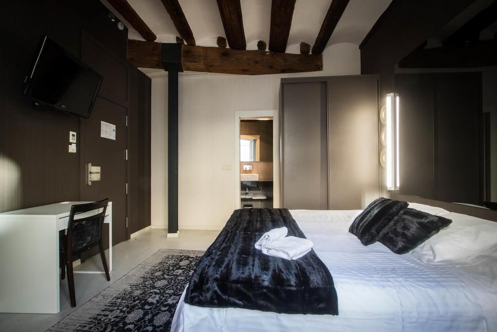 غرفة سوبيريور بسريرين منفصلين، Cosy Rooms Embajador 4/10
