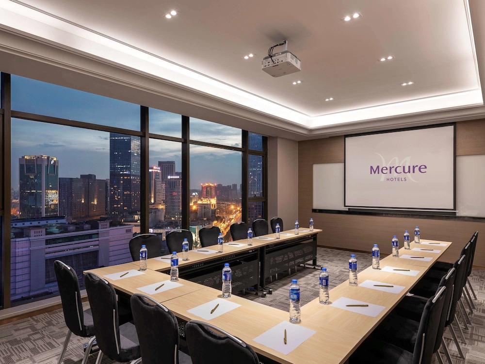 Mercure Chengdu Chunxi 51/65