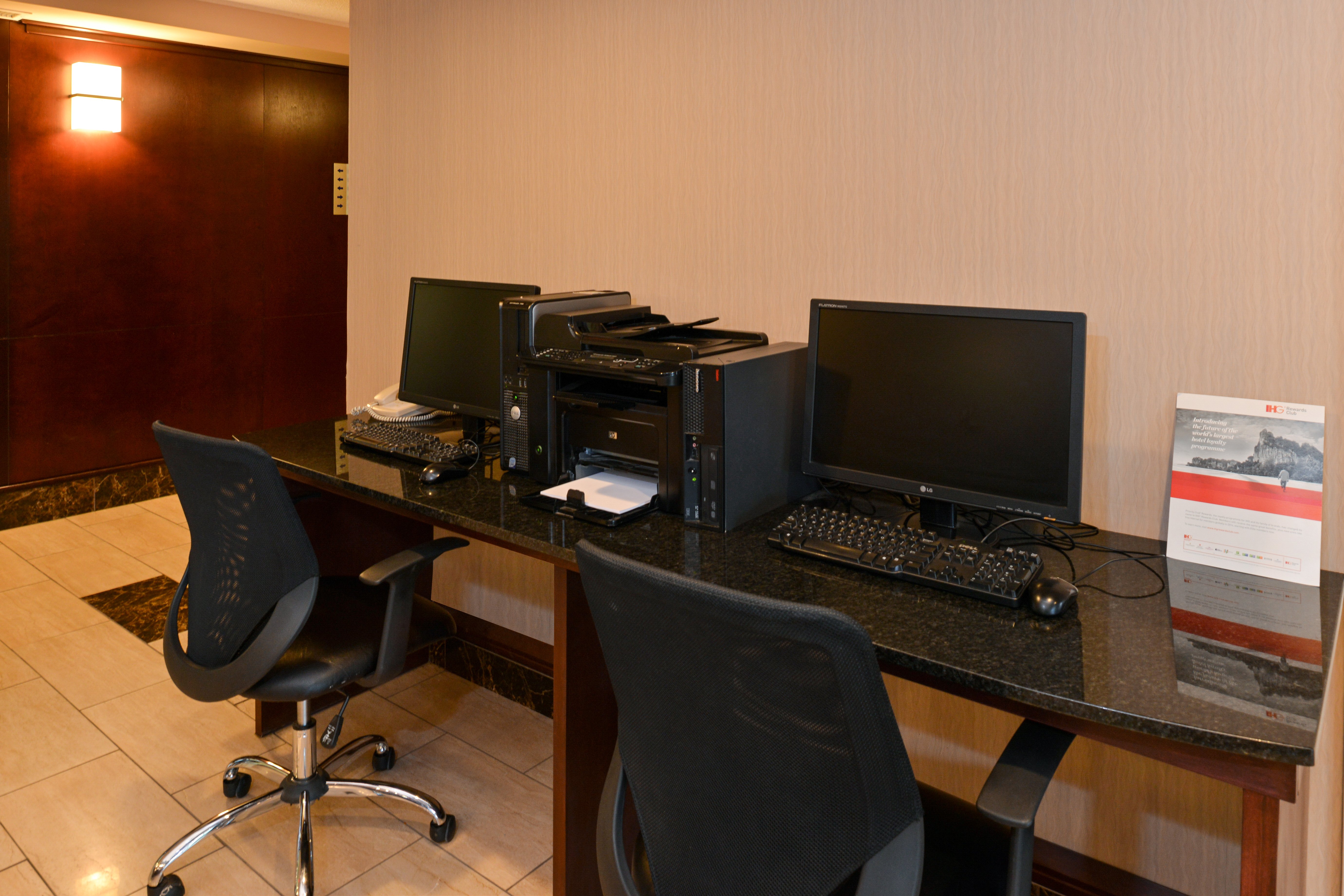 Holiday Inn Express And Suites Edmonton North 70/75