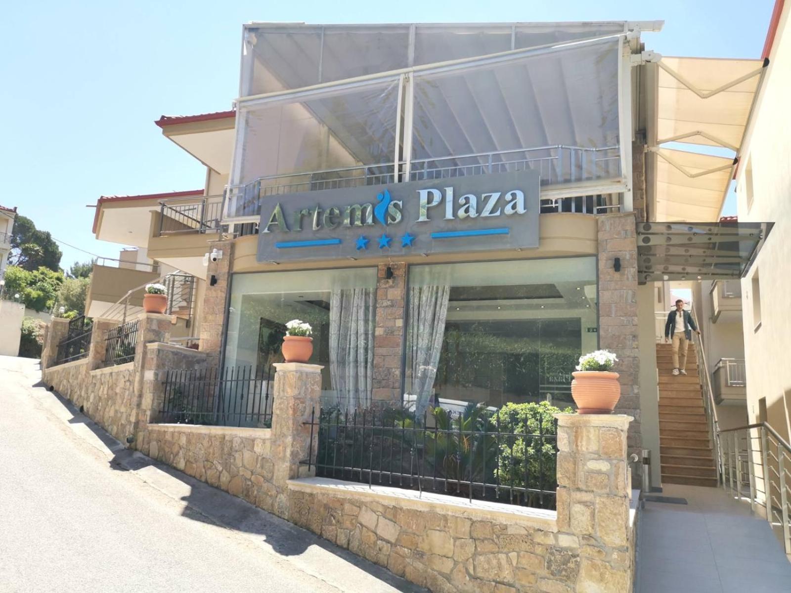 Artemis Plaza 4/76