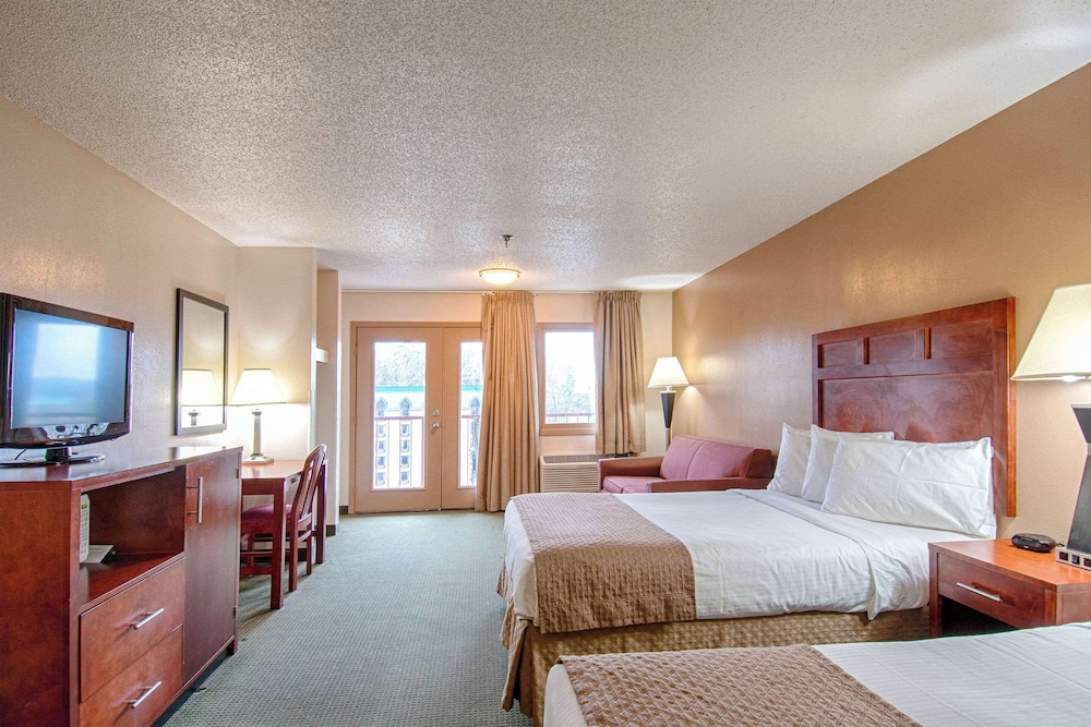 STANDARD, 2 QUEEN BEDS, BALCONY
