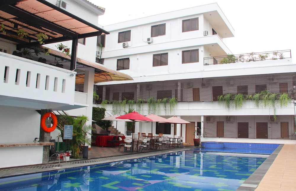 Front One Resort Yogyakarta 8/46