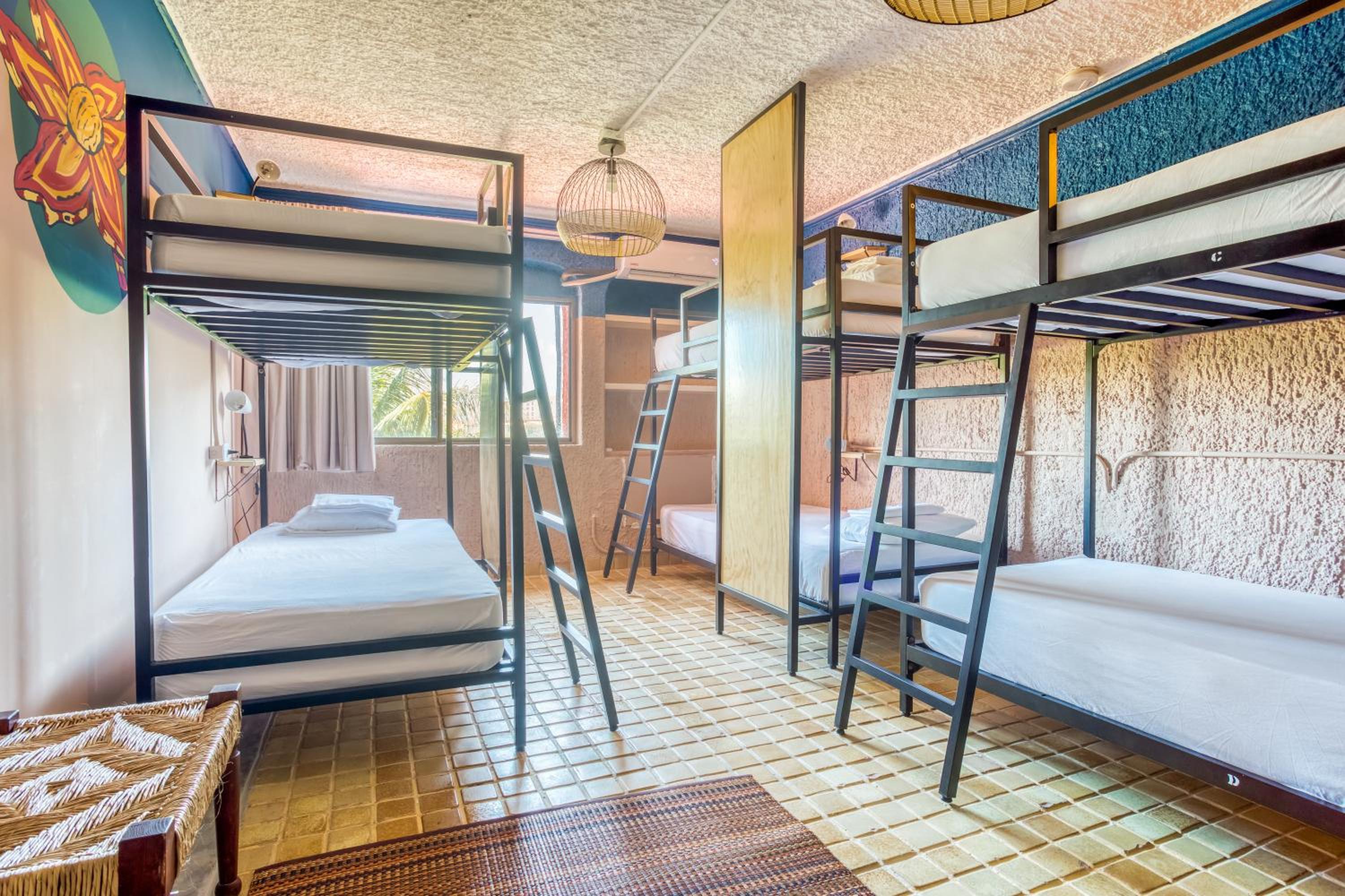 Private, 6 Beds