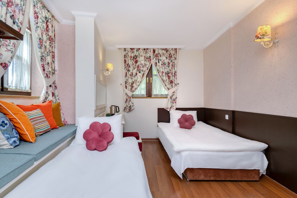 Hotel Adalya Port 18/50