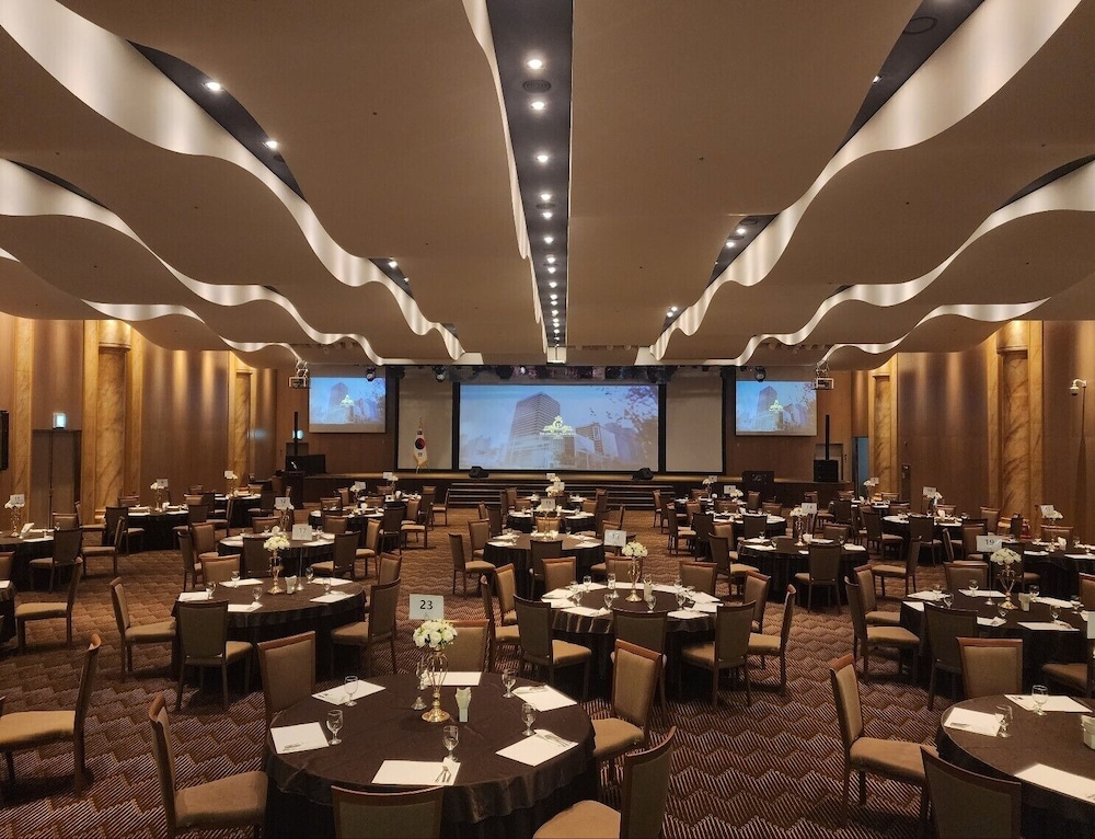 The Central Park Hotel Songdo 55/63