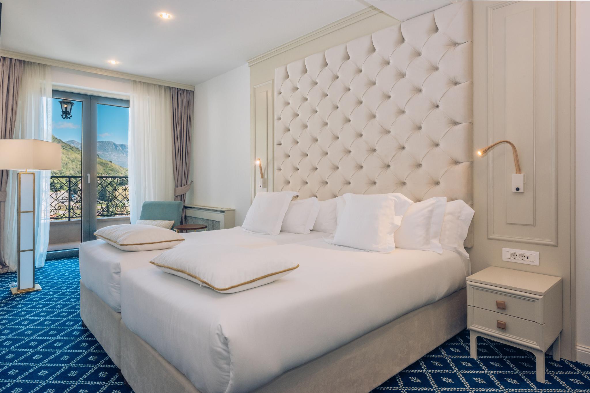Room, Double or Twin Bed, Side Sea View