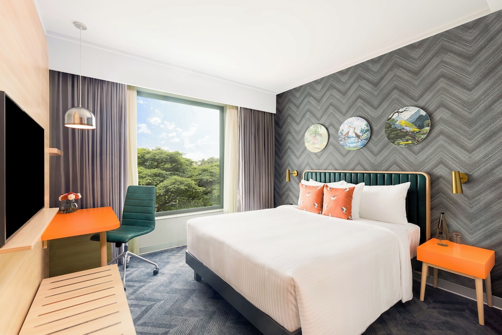 SUPERIOR, SUITE, QUEEN BED