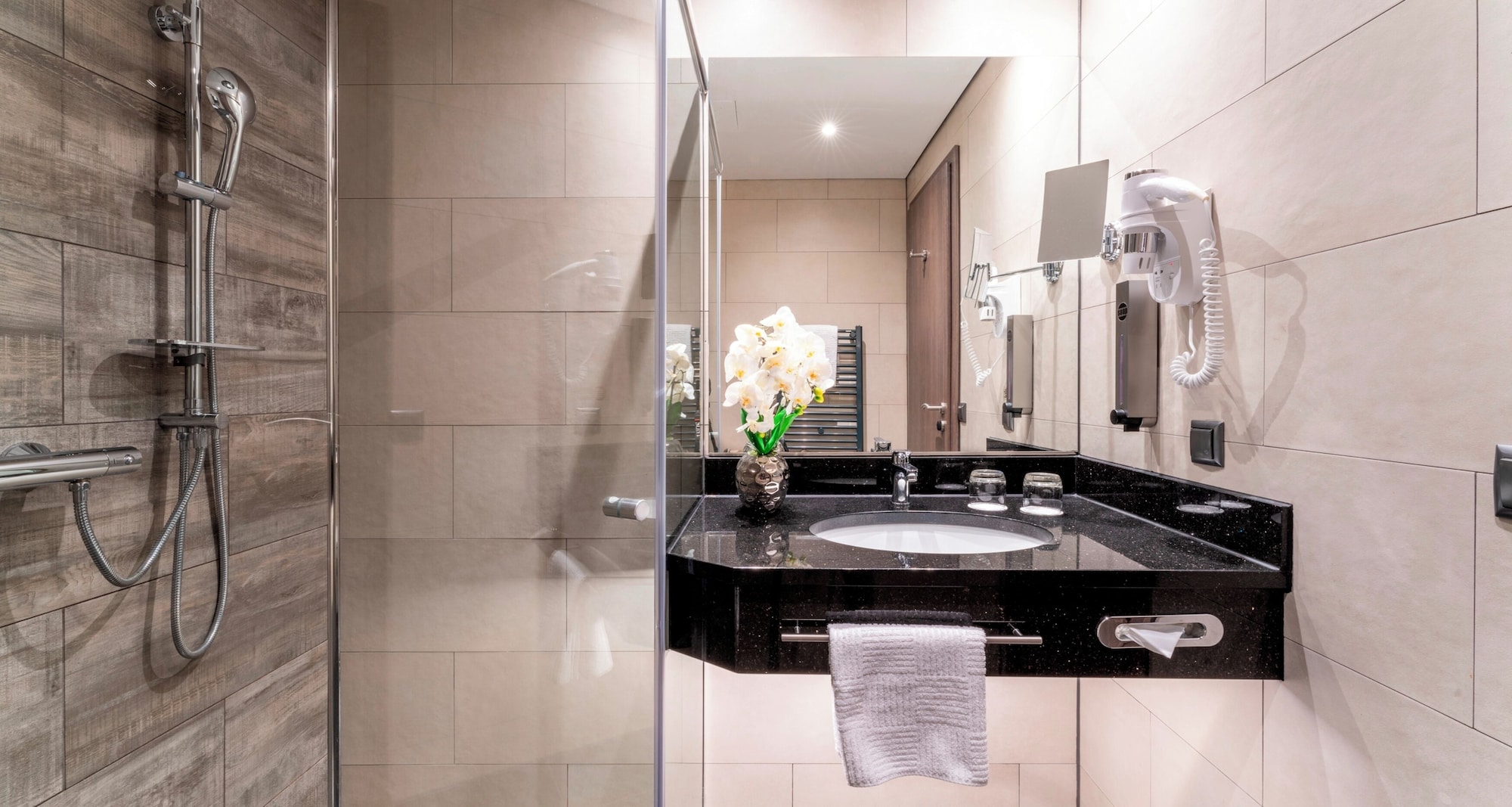 غرفة كومفورت بسريرين منفصلين بإطلالة على المتنزه، PLAZA Premium Parkhotel Norderstedt 5/5