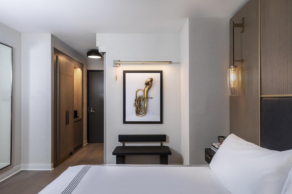 ROOM, KING BED, ACCESSIBLE