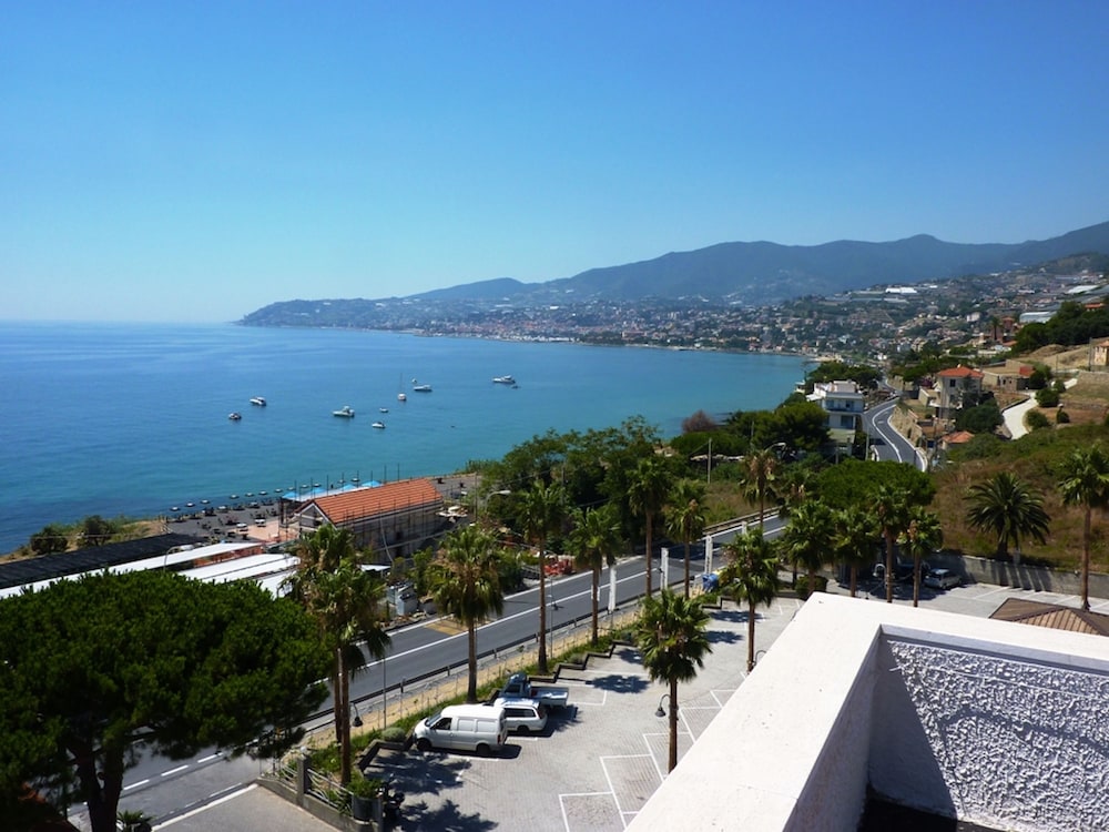 Hotel Ariston Montecarlo 38/50
