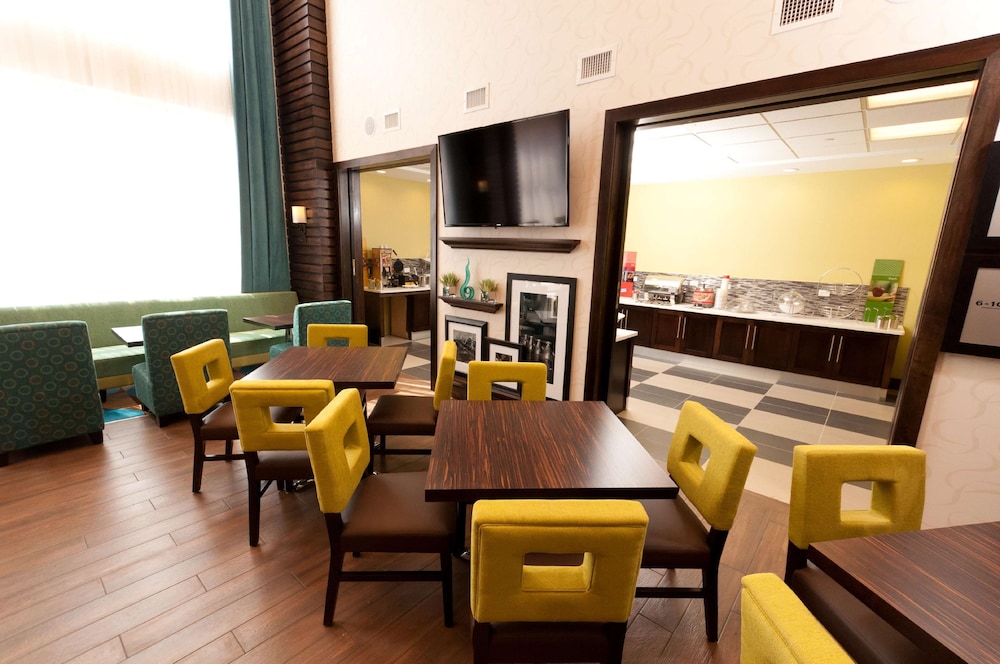 Hampton Inn Suites By Hilton Regina East Gate 36/44