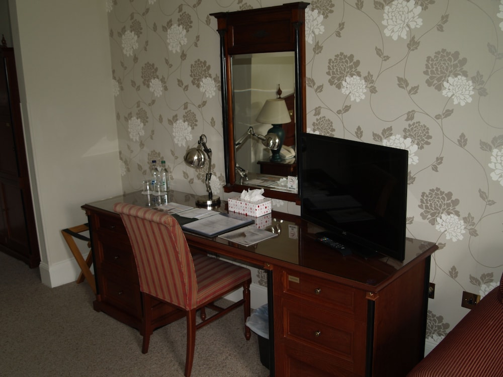 Woodlands Manor 77/100