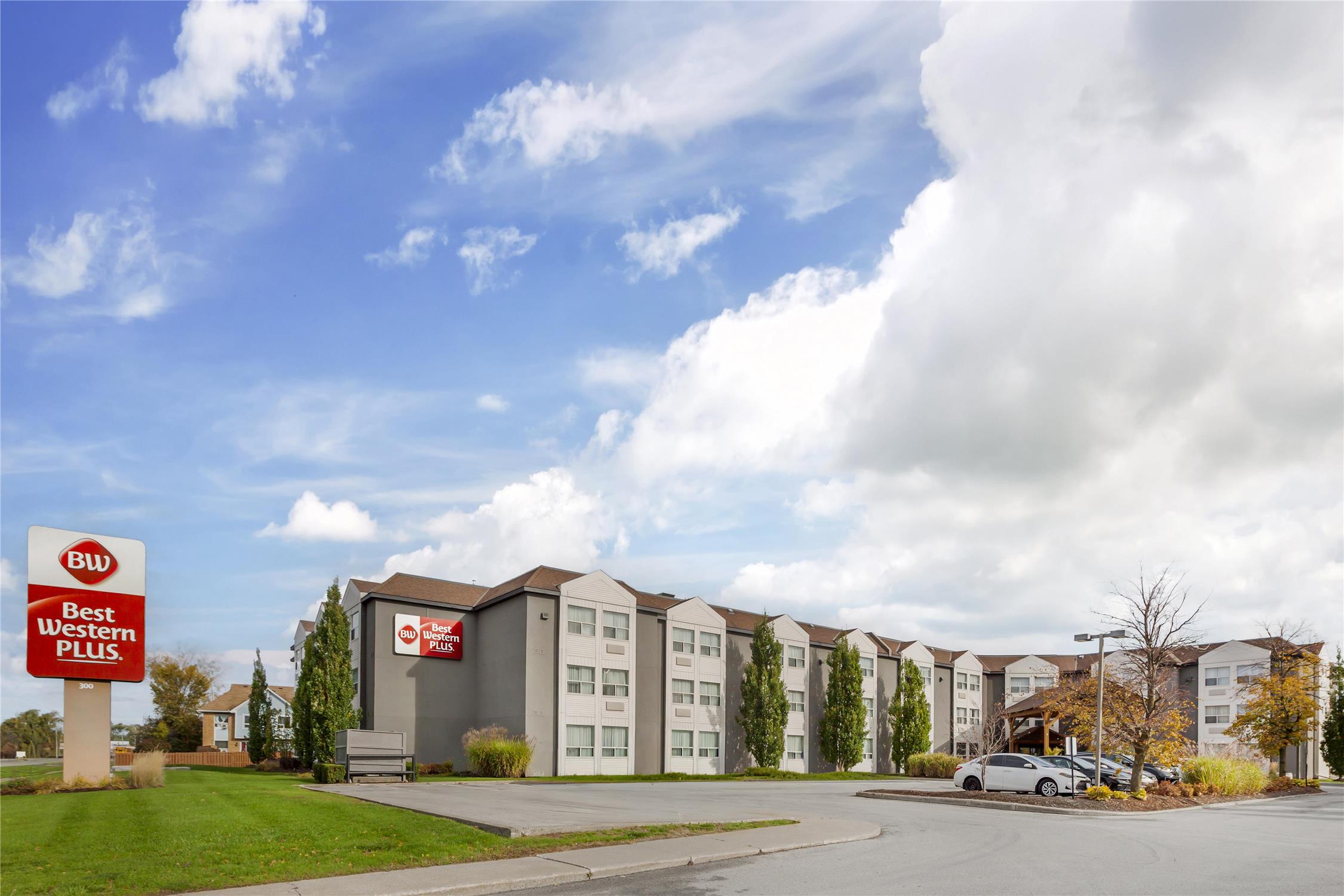 Best Western Plus Rose City Suites 32/35