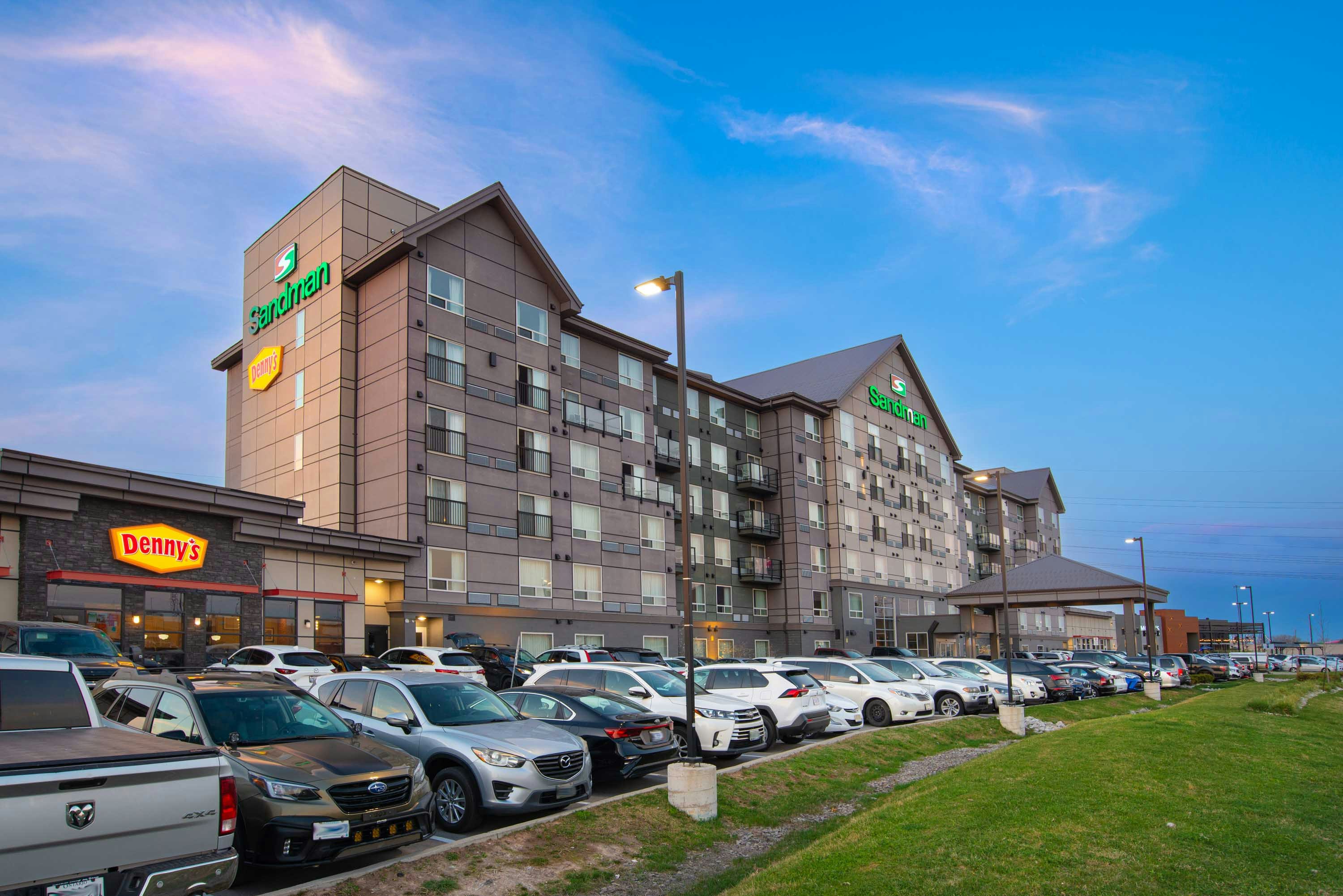 Sandman Hotel Hamilton 5/51