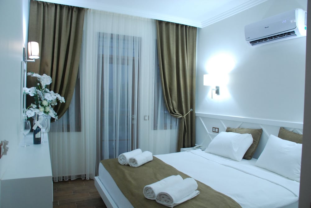 FAMILY SUITE, QUEEN BED