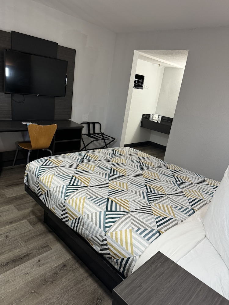 غرفة قياسية بسرير كوين، Motel6 Bradenton, FL 10/10