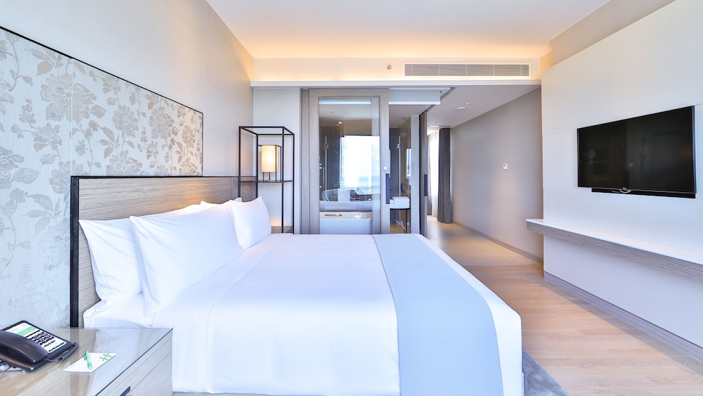 Holiday Inn & Suites Rayong City Centre 17/77