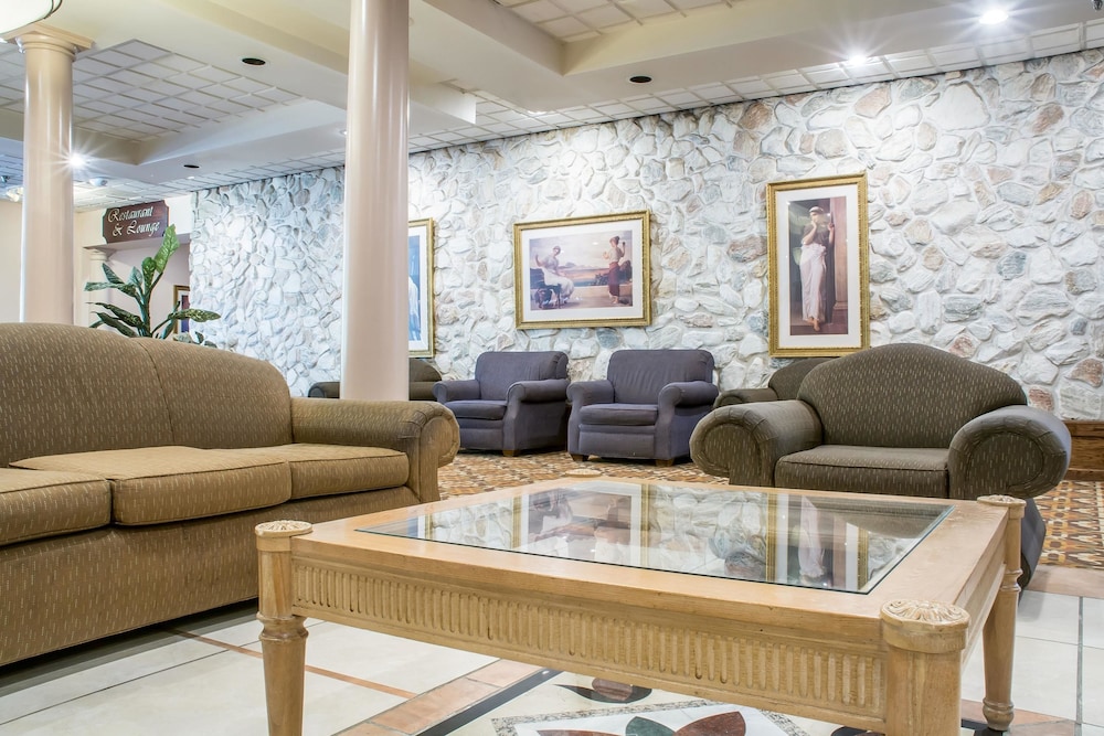 Quality Inn Suites Palm Island Indoor Waterpark 34/67