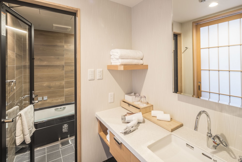 Kyoto Shinmachi Rokkaku Hotel Grandereverie 40/46