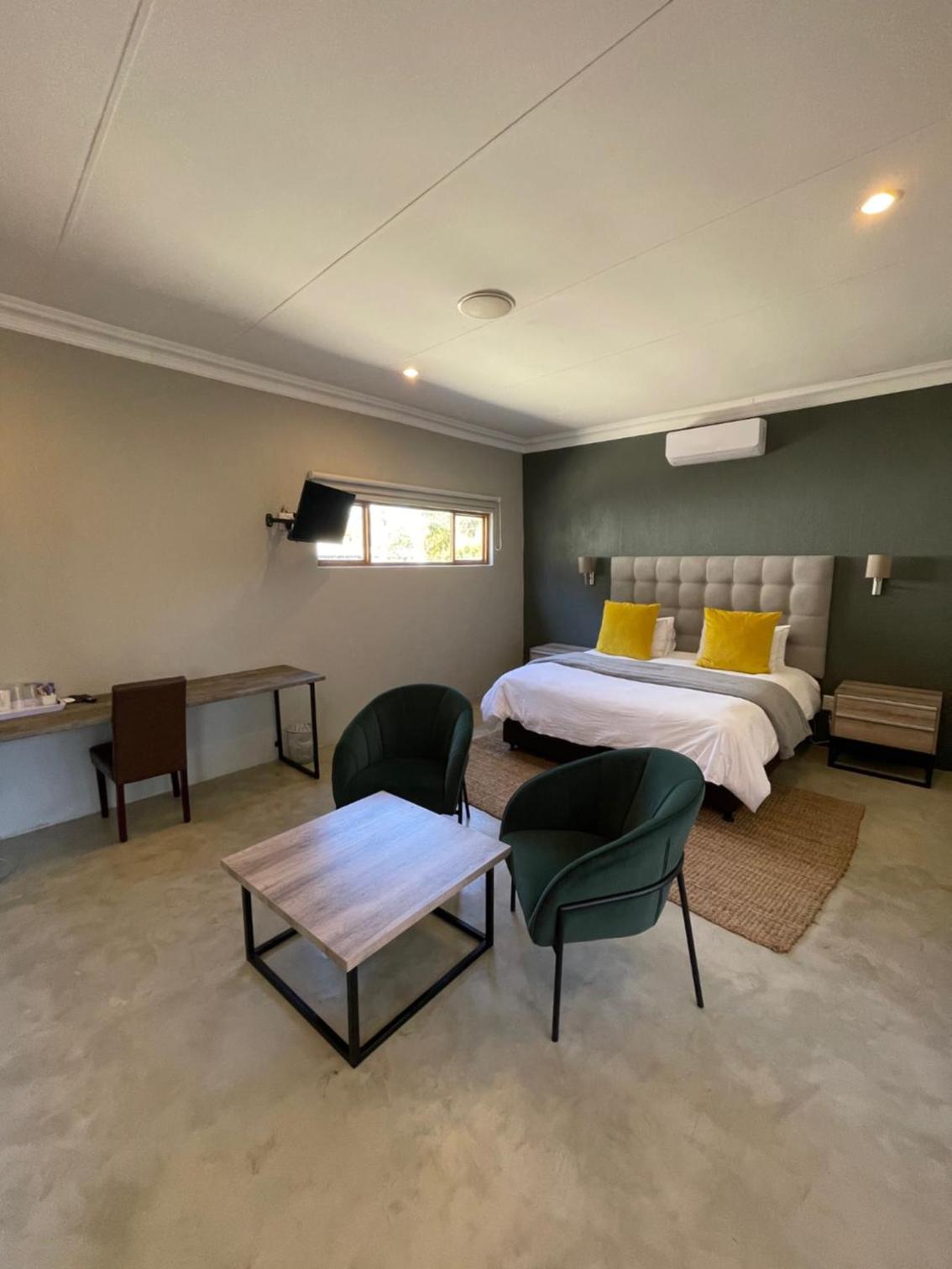 Farquhar Lodge 15/50