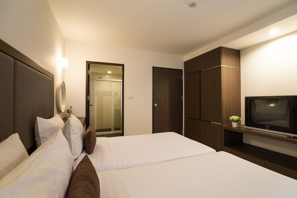 Beyond Suite Hotel 27/73