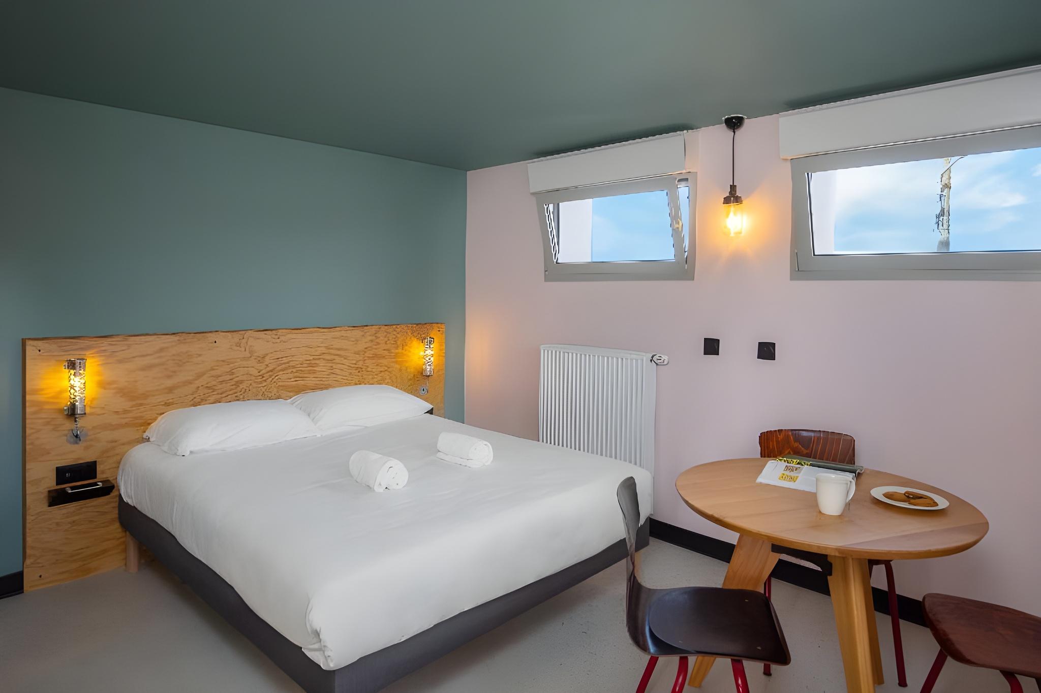 Private, Mixed Dorm